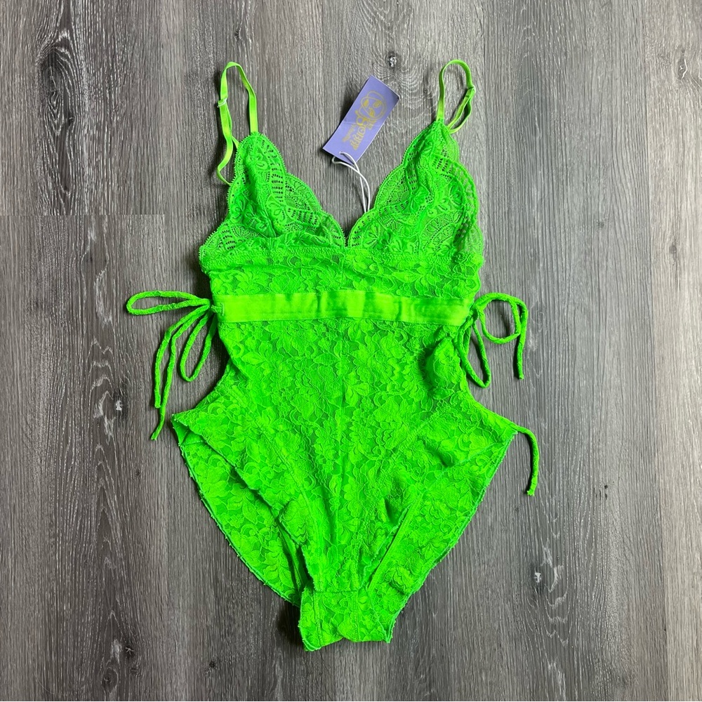 Petra Collins I’m Sorry NWT green lace bodysuit XS